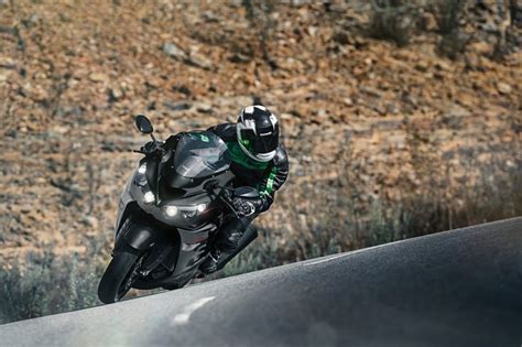 2023 Kawasaki Ninja ZX-14R [Specs, Features, Photos]