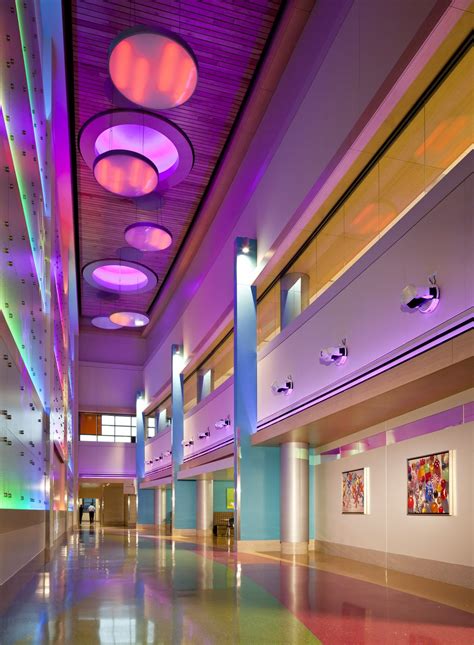 Phoenix Children’s Hospital, USA / HKS Architects | Hospitais, Parque ...