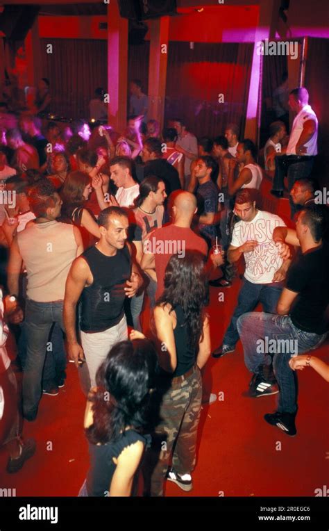 Riccione nightlife Banque de photographies et d’images à haute résolution - Alamy