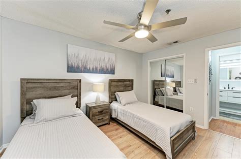 2BR Historic Hyde Park, Tampa | CorpHouse