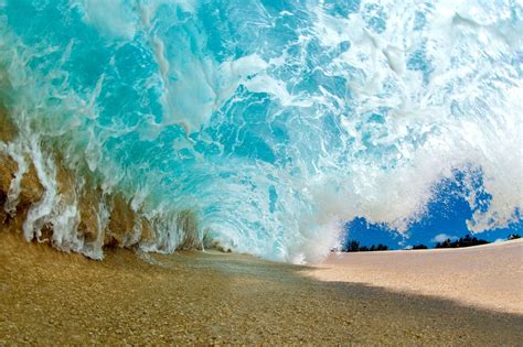 Hawaii's spectacular ocean waves – in pictures | Surf art, Artistic ...