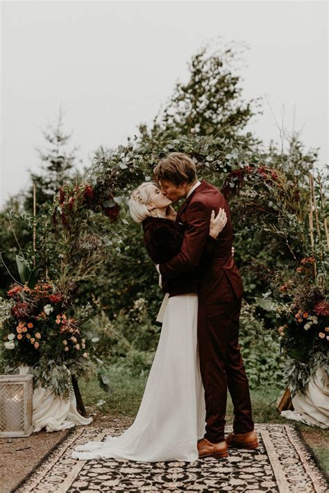 The 50 Ceremony Arches You're Going to See at 2018 Weddings | Junebug Weddings