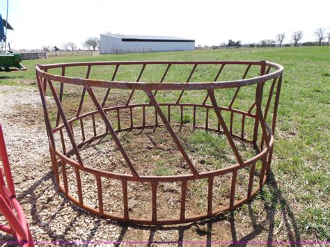 (4) round hay bale feeders in Osawatomie, KS | Item BN9722 sold | Purple Wave