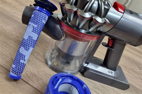 Dyson V8 Review - Tested by Vacuumtester (Robbert)