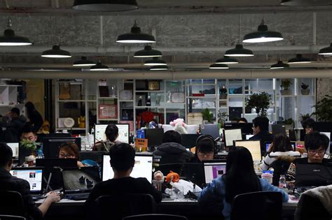 Cramped Offices, Long Fridays: The Workspace in China - WSJ