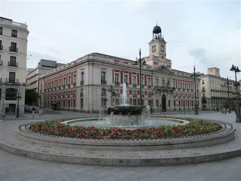 File:Puerta del Sol (Madrid) 17.jpg - Wikimedia Commons