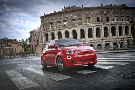 First Look: 2024 Fiat 500e - Headlight.news