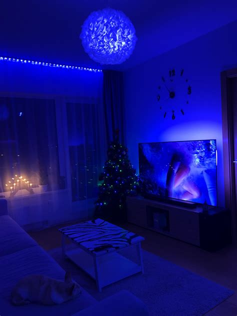 Smart Alexa controlled home with hue lights. Happy Holidays! 🎄🎅🏻 : r ...