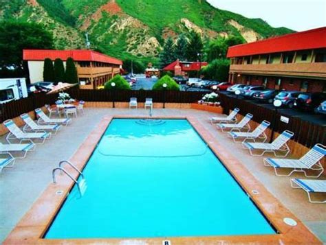 Best Price on Glenwood Springs Cedar Lodge in Glenwood Springs (CO ...