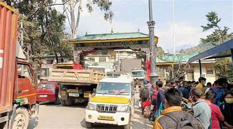 Tourist Facing Problem in Entrance on Sikkim Border