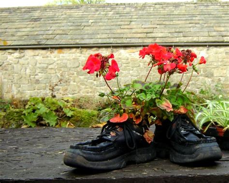 Original plant pots!!! | Outside the cafe at Wycoller, Lanca… | Flickr