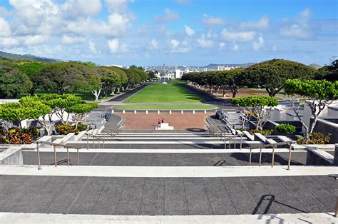 The park at Punchbowl Crater.jpg