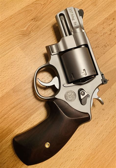 Smith and Wesson 627 performance center .357 magnum 8 shot. Kim Ahrends ...