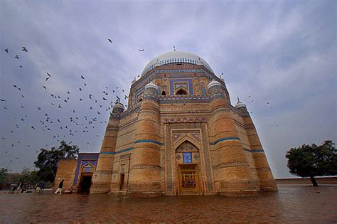 Multan Travel - Famous Buildings & Places of Multan - XciteFun.net