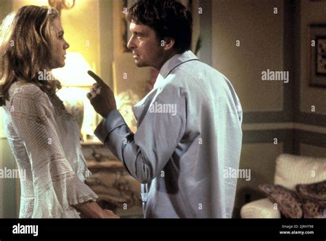 KATHLEEN TURNER, MICHAEL DOUGLAS, THE WAR OF THE ROSES, 1989 Stock ...