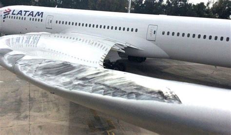 PHOTO Two LATAM Chile Boeing 787 Dreamliner aircraft damaged after colliding at Santiago Airport ...