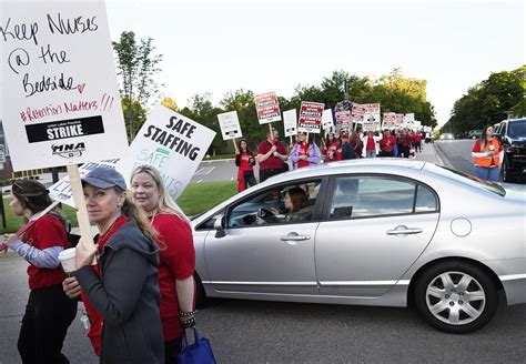 Thousands of nurses walk out in one of largest strikes in US history | Daily Sabah