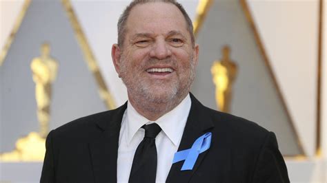 Harvey Weinstein: Oscars academy to hold emergency talks - BBC News