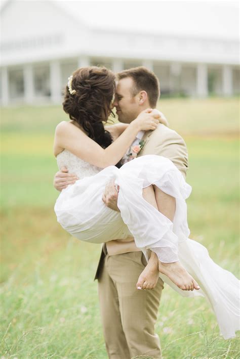 Barefoot Bride Wedding Inspiration at The Farmhouse - Lean On Me EventsLean On Me Events