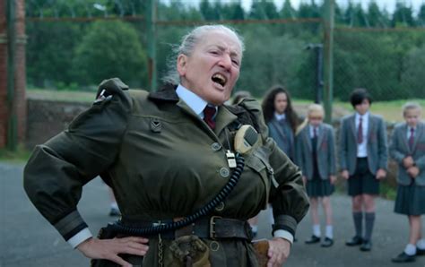 First Look at Emma Thompson as Miss Trunchbull in Netflix's Matilda ...