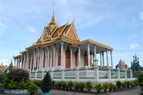 8 Cool Things To Do In Phnom Penh (Travel Guide) - Gamintraveler