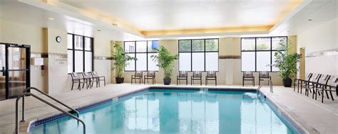 Milwaukee Hotel with Indoor Pool & Gym | Courtyard Milwaukee Downtown