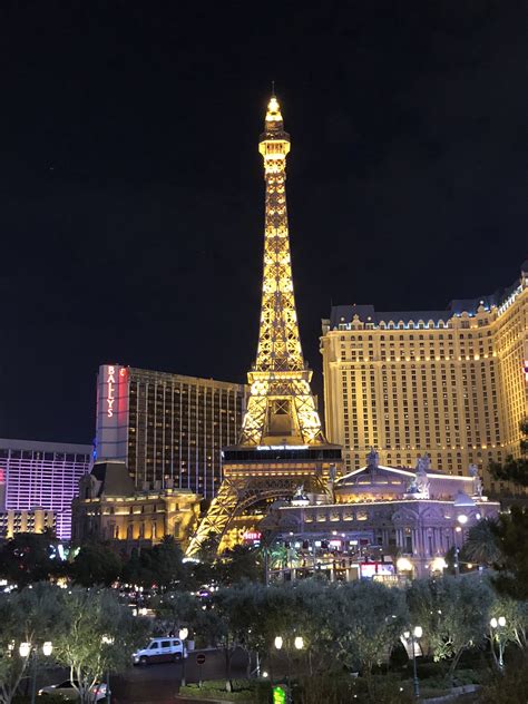 Eiffel Tower - Las Vegas | Eiffel tower las vegas, Eiffel tower, Eiffel