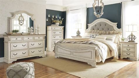 Realyn Chipped White Panel Bedroom Set from Ashley | White panel ...