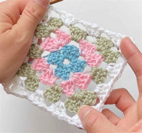 How to Crochet a Granny Square and Keep it Completely Straight ...