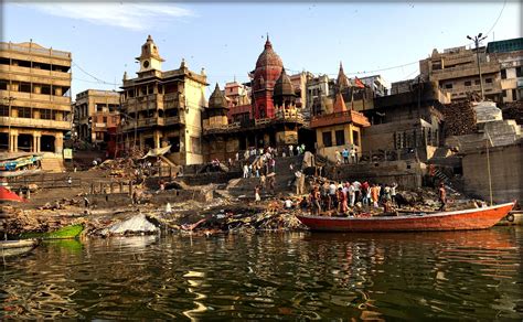 A Sunrise Cruise On The Ganges - Manikarnika Ghat - Varanasi, India - Where's Chevin?