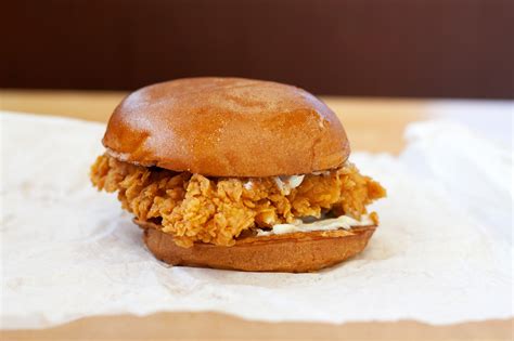 The Popeyes fried chicken sandwich is back after a 2-month shortage - Vox