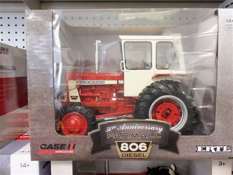 1/16th Farmall 806 toy tractor | International-Farmall | Pinterest ...