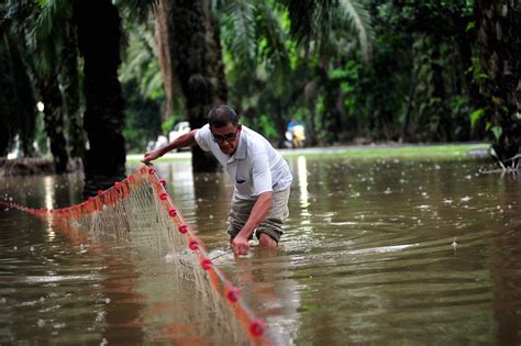 Counsellors deployed to flood relief centres | The Star