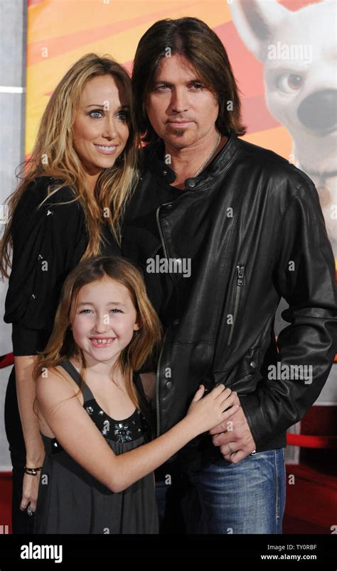 Tish and noah cyrus hi-res stock photography and images - Alamy