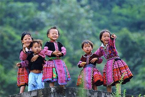 Traditional Clothes of Ethnic Groups in Sapa - Vietnam Visa Letter ...