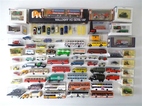 Lot 171 - A large quantity of HO Scale cars, trucks