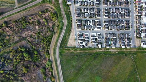 Birds Eye View of Houses in Town · Free Stock Photo