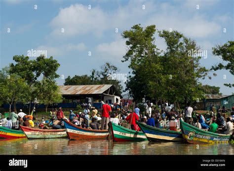 Lake victoria fishing hi-res stock photography and images - Alamy