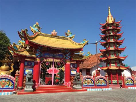 Vihara Avalokitesvara, Madura, Jawa Timur