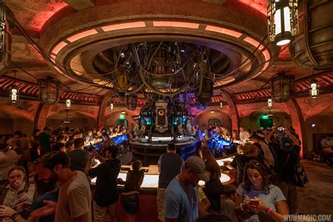 REVIEW - Oga's Cantina in Star Wars Galaxy's Edge at Disney's Hollywood ...