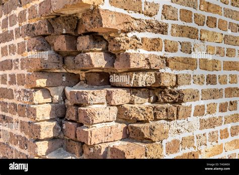 Brick wall corner hi-res stock photography and images - Alamy