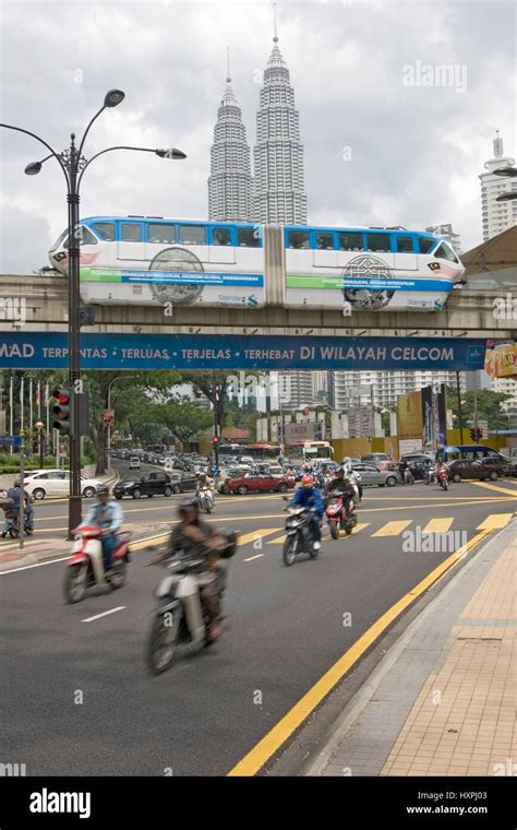 Kuala Lumpur, Malaysia, Petronas-Towers, weather, gets cloudy, gets ...