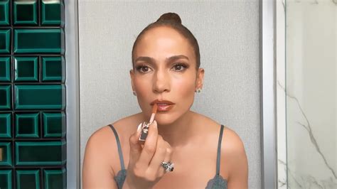 Watch Jennifer Lopez’s Guide to Glowing Skin and “Lightbulb” Contouring | Beauty Secrets | Vogue