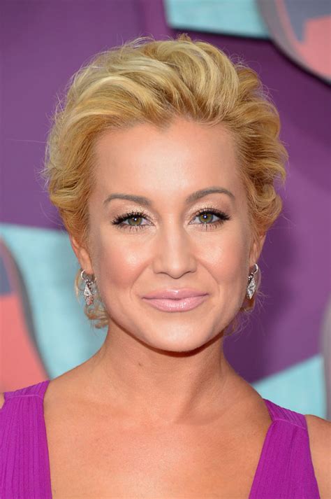 Kellie Pickler In Lorena Sarbu - 2014 CMT Music Awards - Red Carpet ...