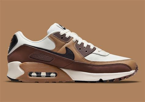 Nike Air Max 90 Dark Driftwood DB0625-200 | SneakerNews.com