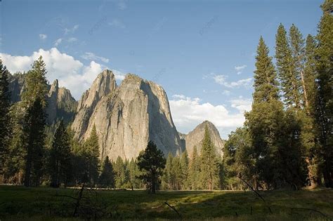 Nền Thung Lũng Yosemite Nhìn ẩm ướt Thung Lũng đầy Màu Sắc đẹp Hình ...