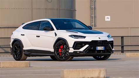 Exploring the Supreme Lamborghini Urus Performante: A High-Performance SUV Review - World Today News