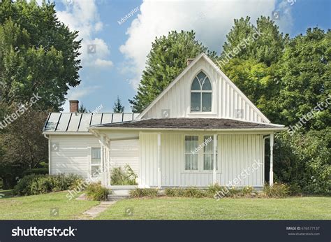 1,159 American gothic house Images, Stock Photos & Vectors | Shutterstock