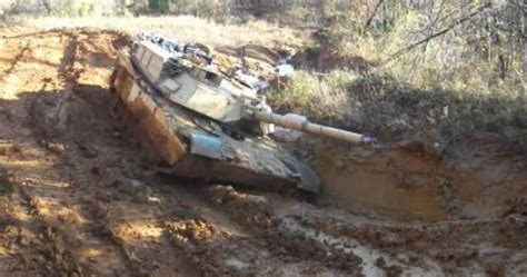 M1 Abrams Tank Stuck In Mud | Klipland.com