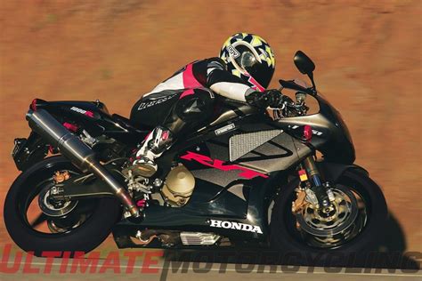 2005 Honda RC51 Retro Review - Digging into Archives